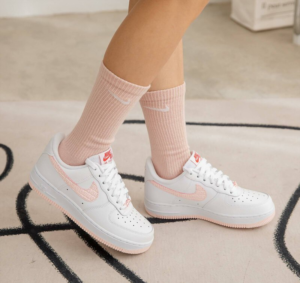 Alternative view of Giày Nike Air Force 1 Low VD 'Valentines Day 2022' DQ9320-100