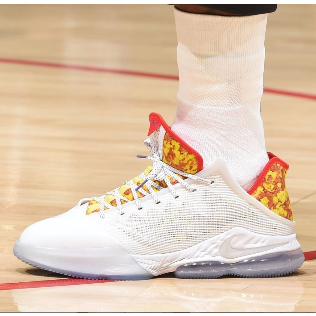 Giày Nike LeBron 19 Low Magic Fruity Pebbles 'White' DQ8343-100 - Ảnh 2