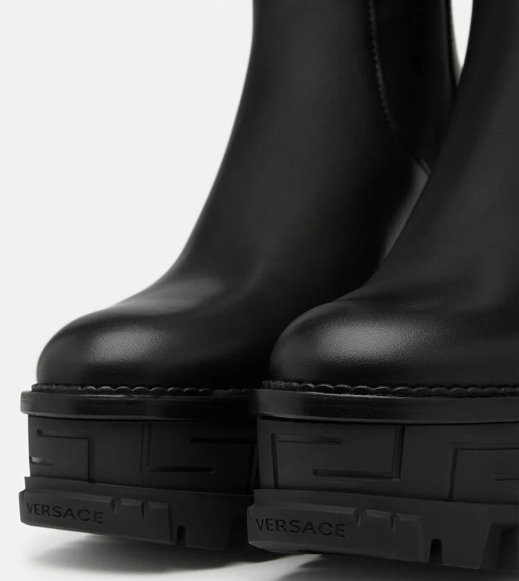Giày Versace Greca Labyrinth Boots DST420Q-DVTA3-D41OH - Ảnh 2