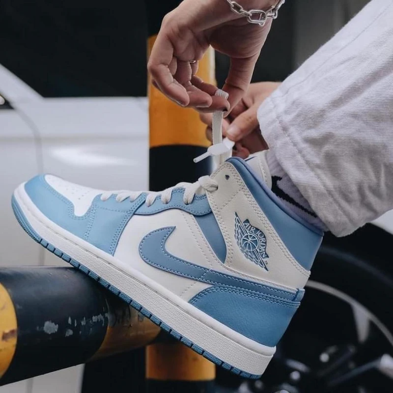 Giày Nike Air Jordan 1 Mid 'University Blue' BQ6472-141 - Ảnh 7