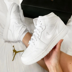 Giay Nike Air Jordan 1 Mid 2022 'Triple White' 554724-136