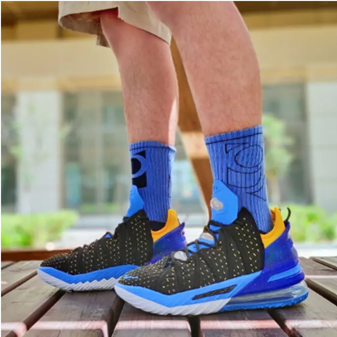 Alternative view of Giày Nike LeBron 18 'Lakers Heritage' CQ9283-006