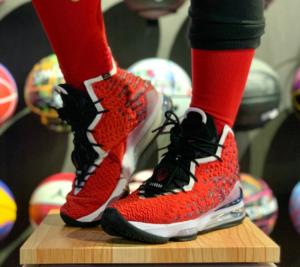 Alternative view of Giày Nike LeBron 17 'Air Max Uptempo' BQ3177-601