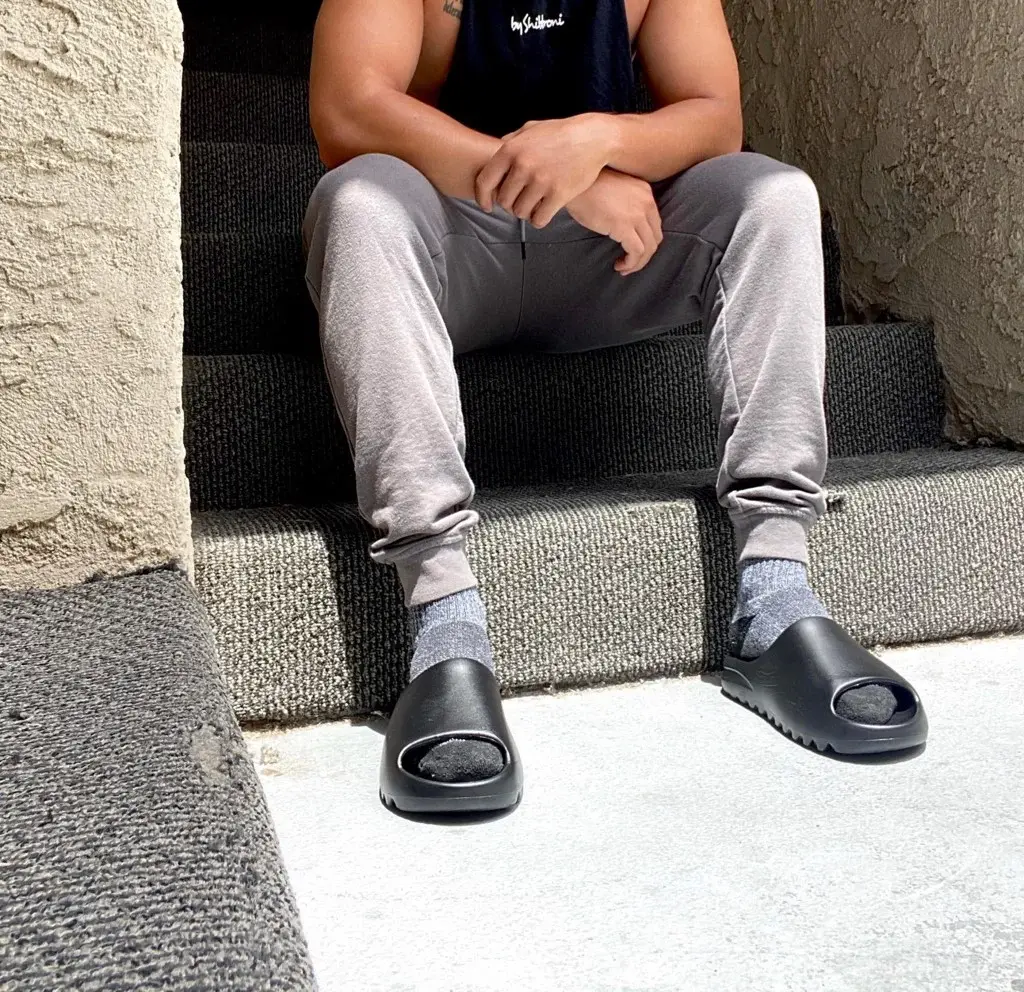 Alternative view of Dép Adidas Yeezy Slide Soot G55495
