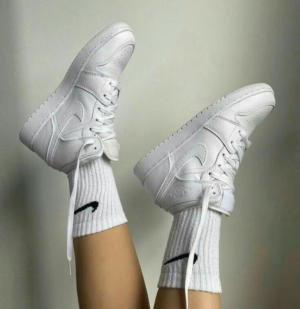 Alternative view of Giày Nike Air Jordan 1 Mid 'Triple White' (2020) 554725-126