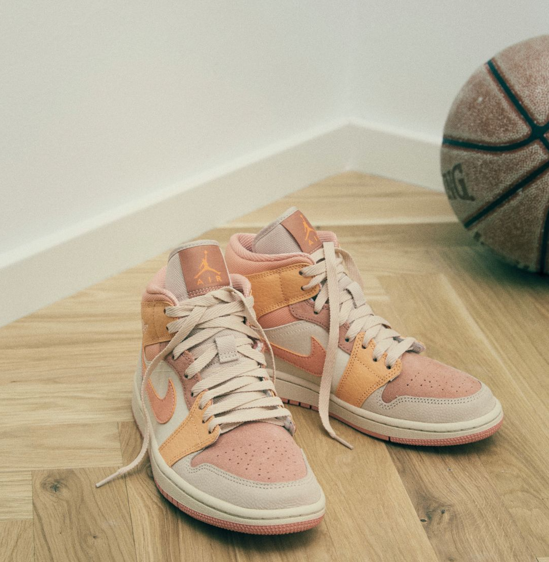 Giày Nike Wmns Air Jordan 1 Mid 'Apricot' DH4270-800 - Ảnh 4