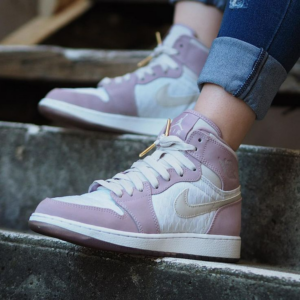 Alternative view of Giày Nike Air Jordan 1 Retro GS 'Heiress Plum Fog' 832596-025