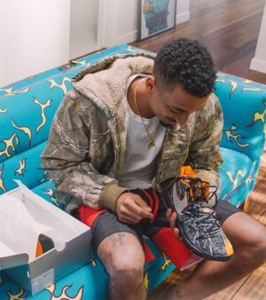 Alternative view of Giày Nike Kyrie 5 'Taco' PE AO2918-902