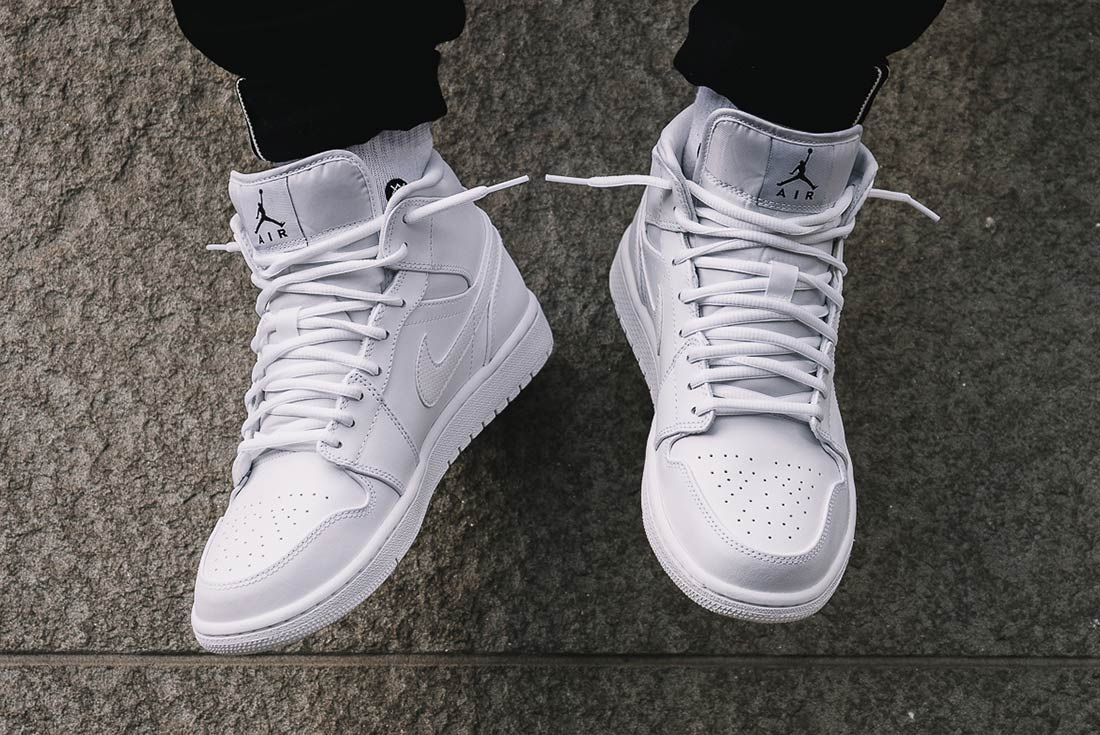 Giày Nike Air Jordan 1 Mid 'Triple White' (2020) 554724-109 - Ảnh 3