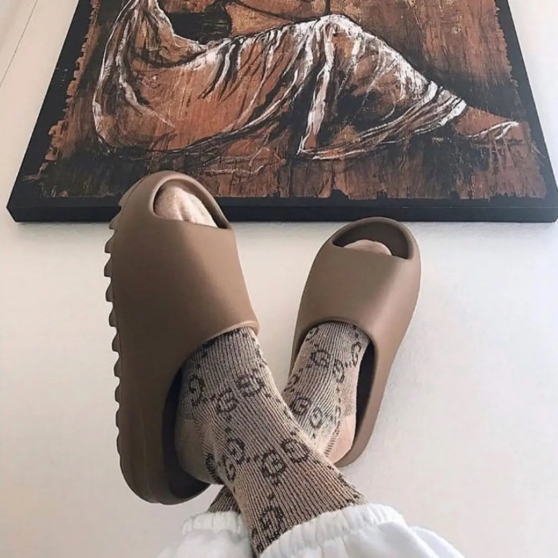 Alternative view of Dép Adidas Yeezy Slides 'Earth Brown' FV8425