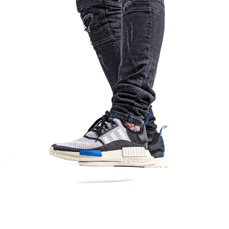 Alternative view of Giày Adidas NMD_R1 'Glow Blue' FY3685
