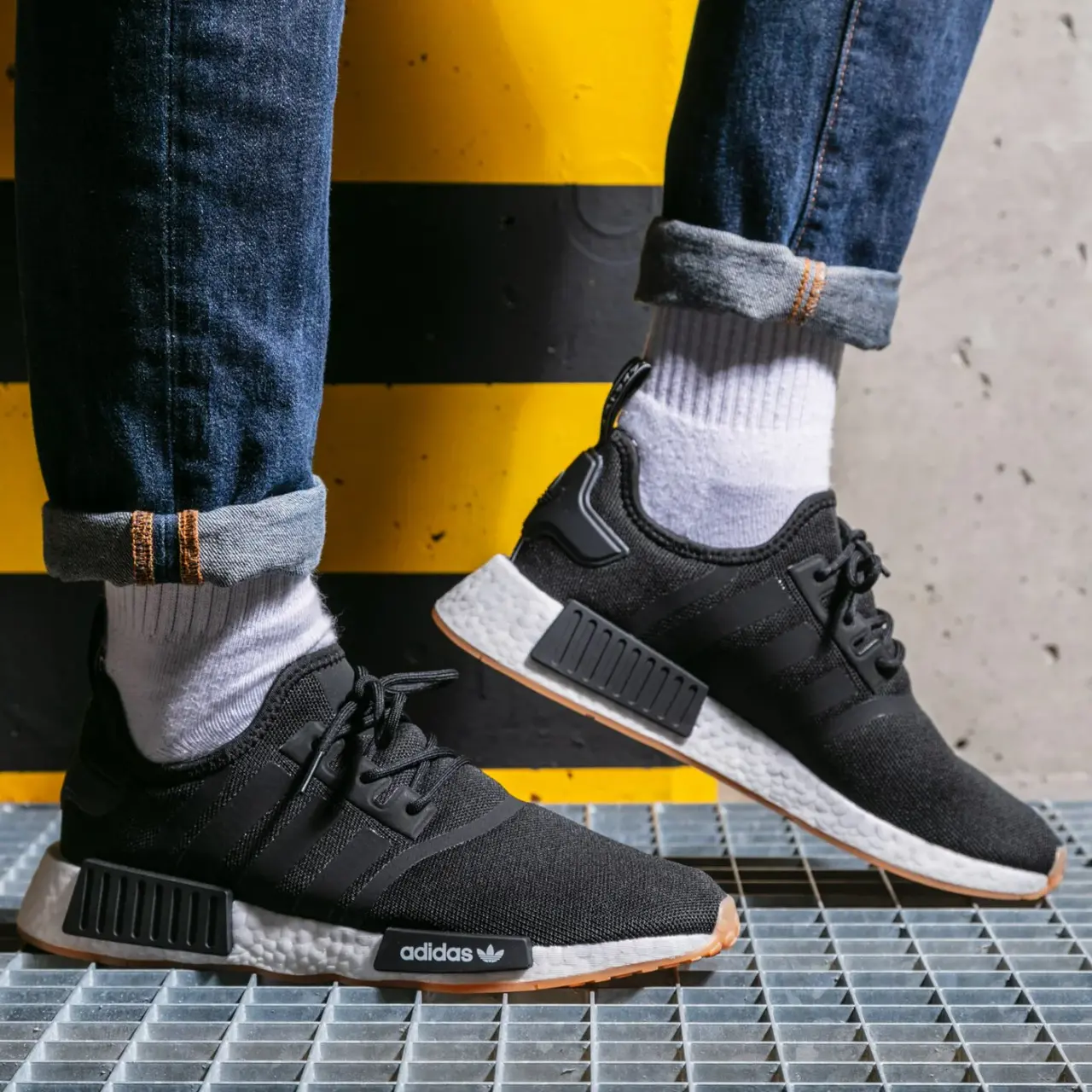 Alternative view of Giày Adidas Originals Nmd R1 'Prime Blue' GZ9257