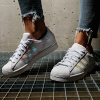 Alternative view of Giày Adidas Superstar 'Cloud White Hologram' FW0813