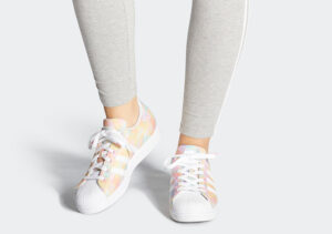 Alternative view of Giày Adidas Wmns Superstar 'Tie Dye' FY1268