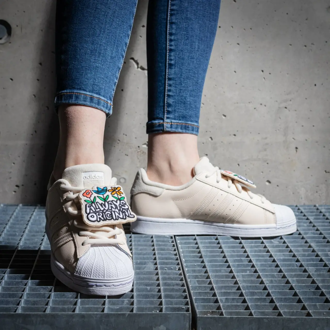 Alternative view of Giày Adidas Superstar 'Wonder White' GW0592