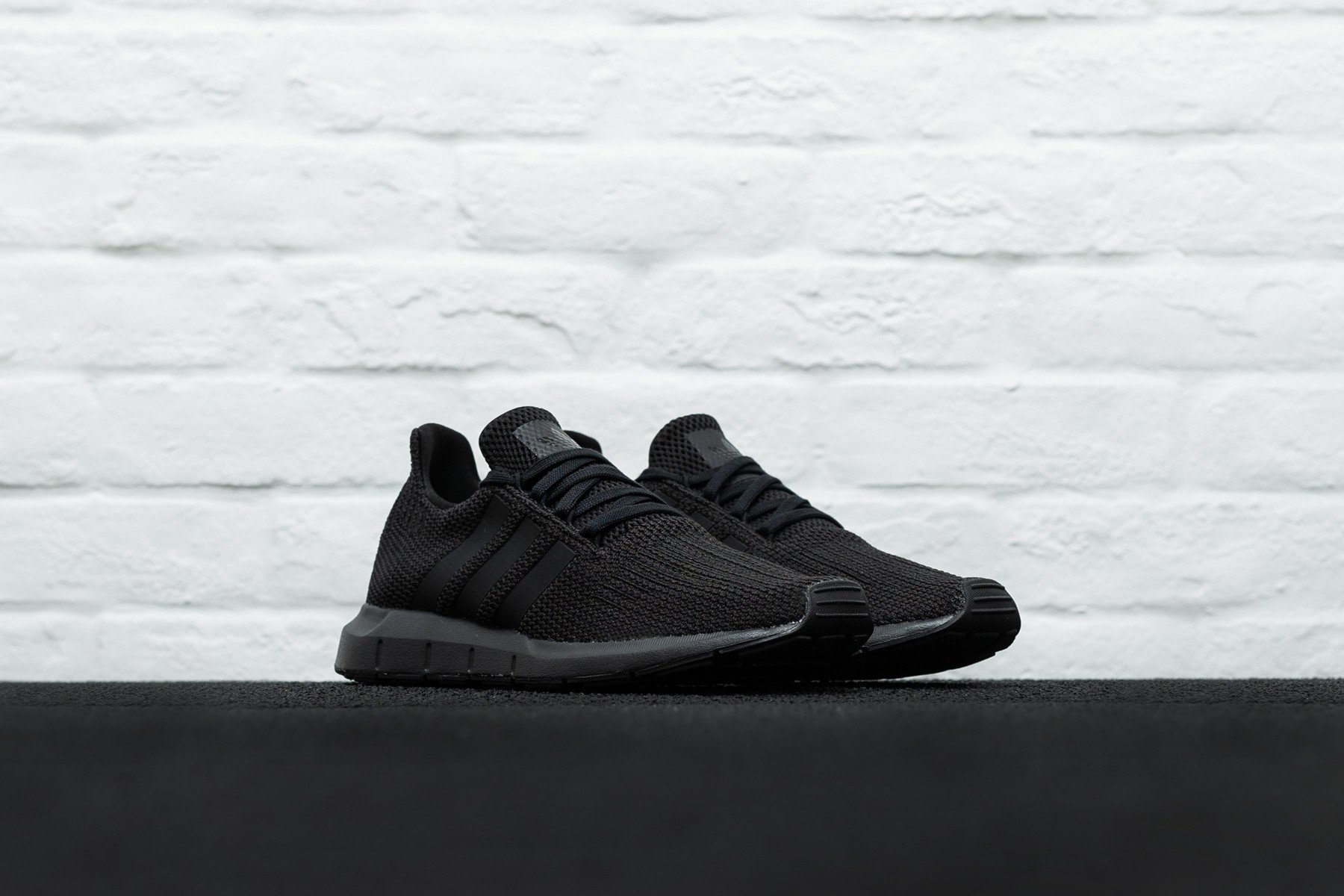 Giày Adidas Swift Run 'Core Black' AQ0863 - Ảnh 4