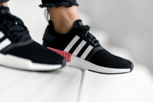 Alternative view of Giày Adidas Wmns NMD_R1 'Black Hazy Rose' FY3771