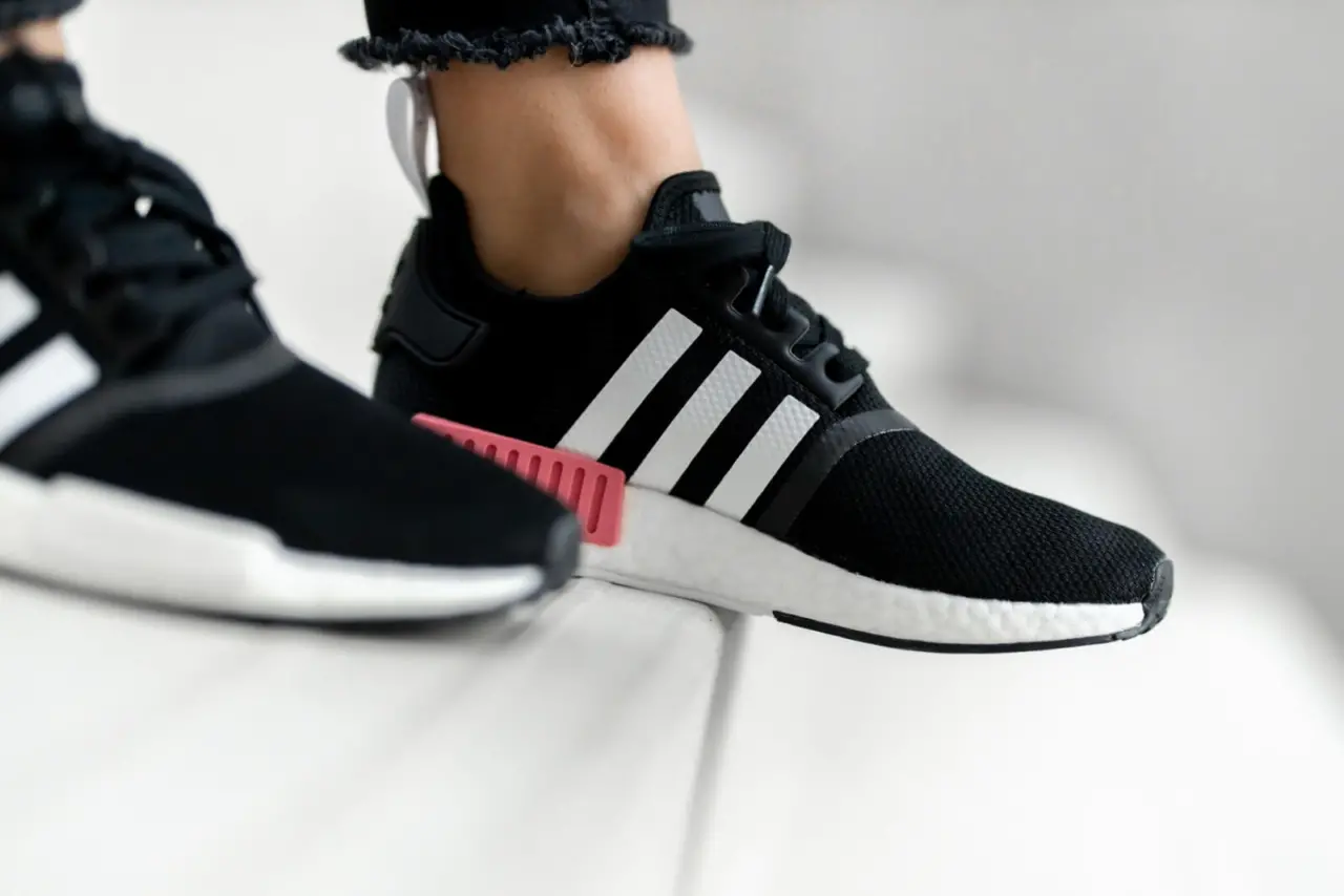 Alternative view of Giày Adidas Wmns NMD_R1 'Black Hazy Rose' FY3771