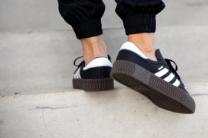 Giay Adidas Sambarose 'Black White Gum' B28156