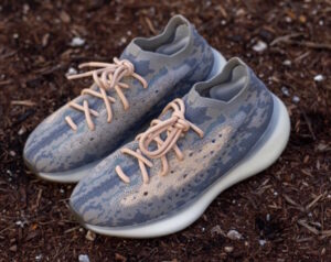 Alternative view of Giày Adidas Yeezy Boost 380 'Mist Reflective' FX9764