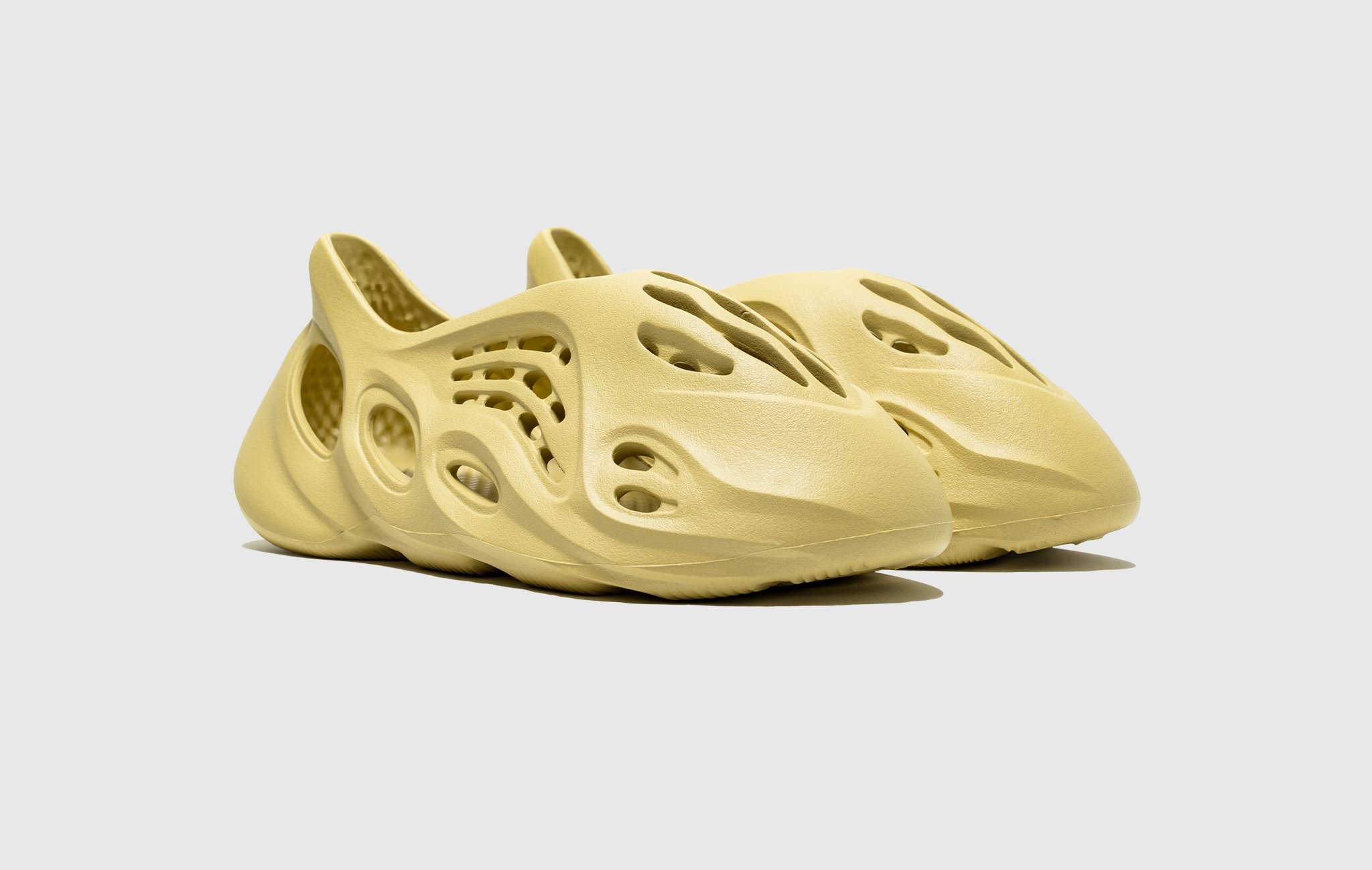 Dép Adidas Yeezy Foam RNNR Sulfur GV6775 - Ảnh 10