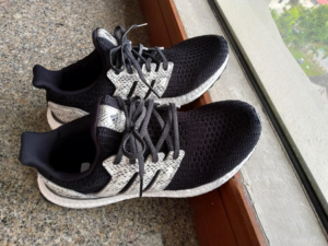 Alternative view of Giày Adidas UltraBoost 'White Snakeskin' FX8933