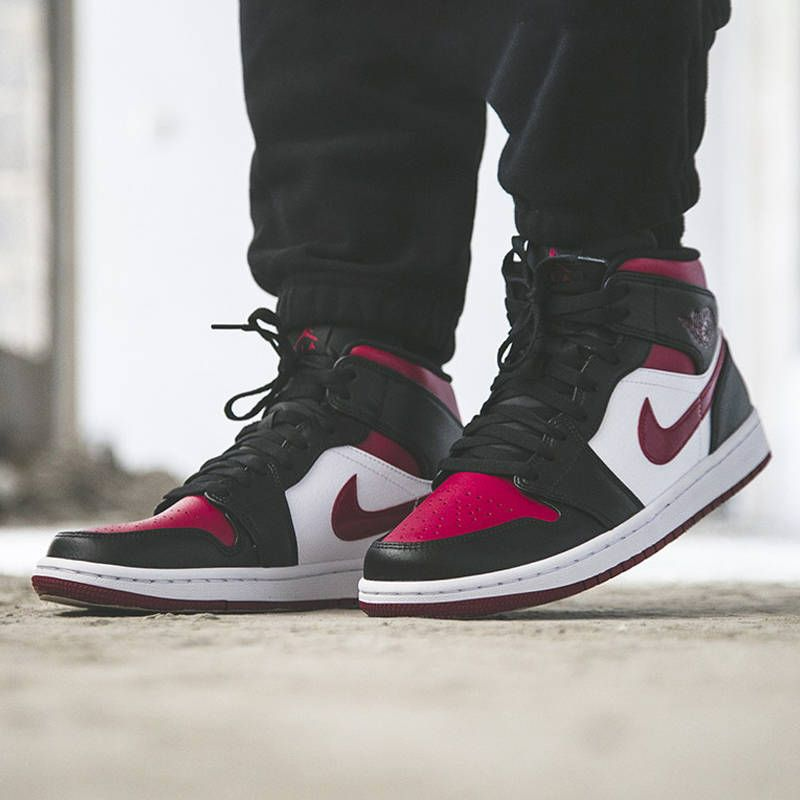 Giày Nike Air Jordan 1 Mid 'Bred Toe' 554724-066 - Ảnh 2