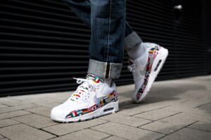 Alternative view of Giày Nike Air Max 90 NIC 'One World' AO5119-100