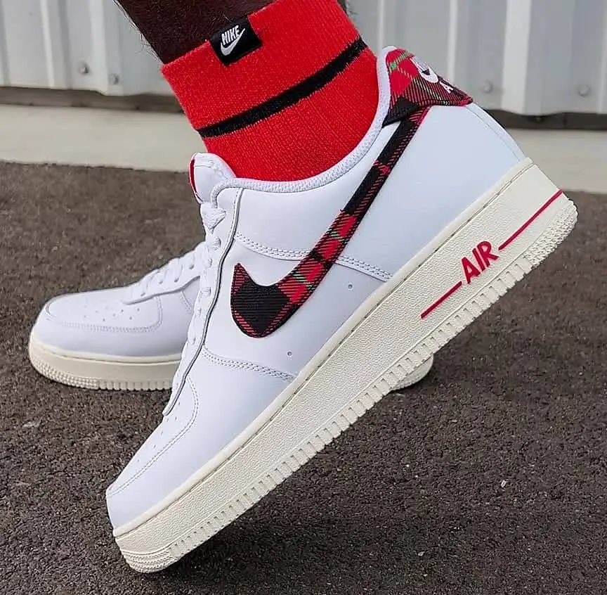 Giay Nike Air Force 1 '07 LV8 'Tartan Plaid' DV0789-100