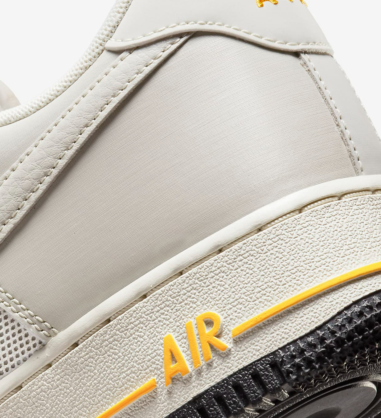 Giay Nike Air Force 1 Low 'Reflective Light Bone' DO6389-002