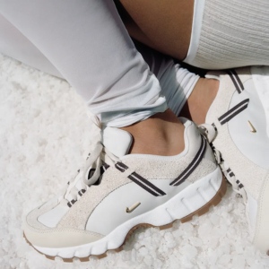 Alternative view of Giày Nike Air Humara Jacquemus 'Light Bone Gold' DR0420-001