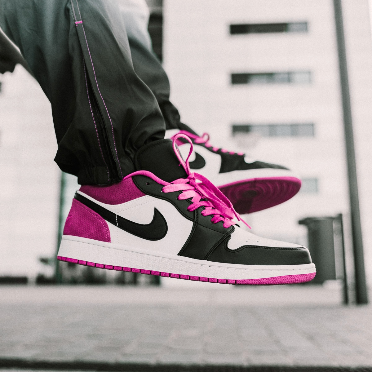 Giày Nike Air Jordan 1 Low Black Active Fuchsia CK3022-005 - Ảnh 8
