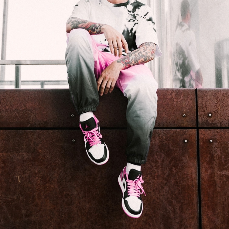 Giày Nike Air Jordan 1 Low Black Active Fuchsia CK3022-005 - Ảnh 3