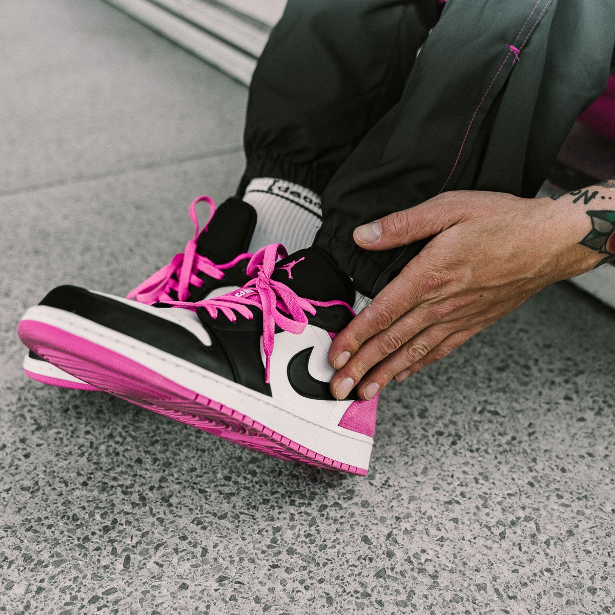 Giày Nike Air Jordan 1 Low Black Active Fuchsia CK3022-005 - Ảnh 6