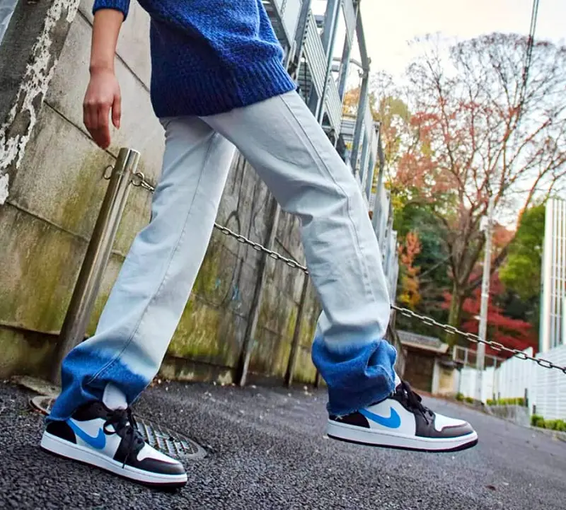 Alternative view of Giày Nike Air Jordan 1 Low 'University Blue' DC0774-041