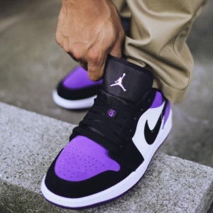 Alternative view of Giày Nike Air Jordan 1 Low 'Court Purple' 553558-125