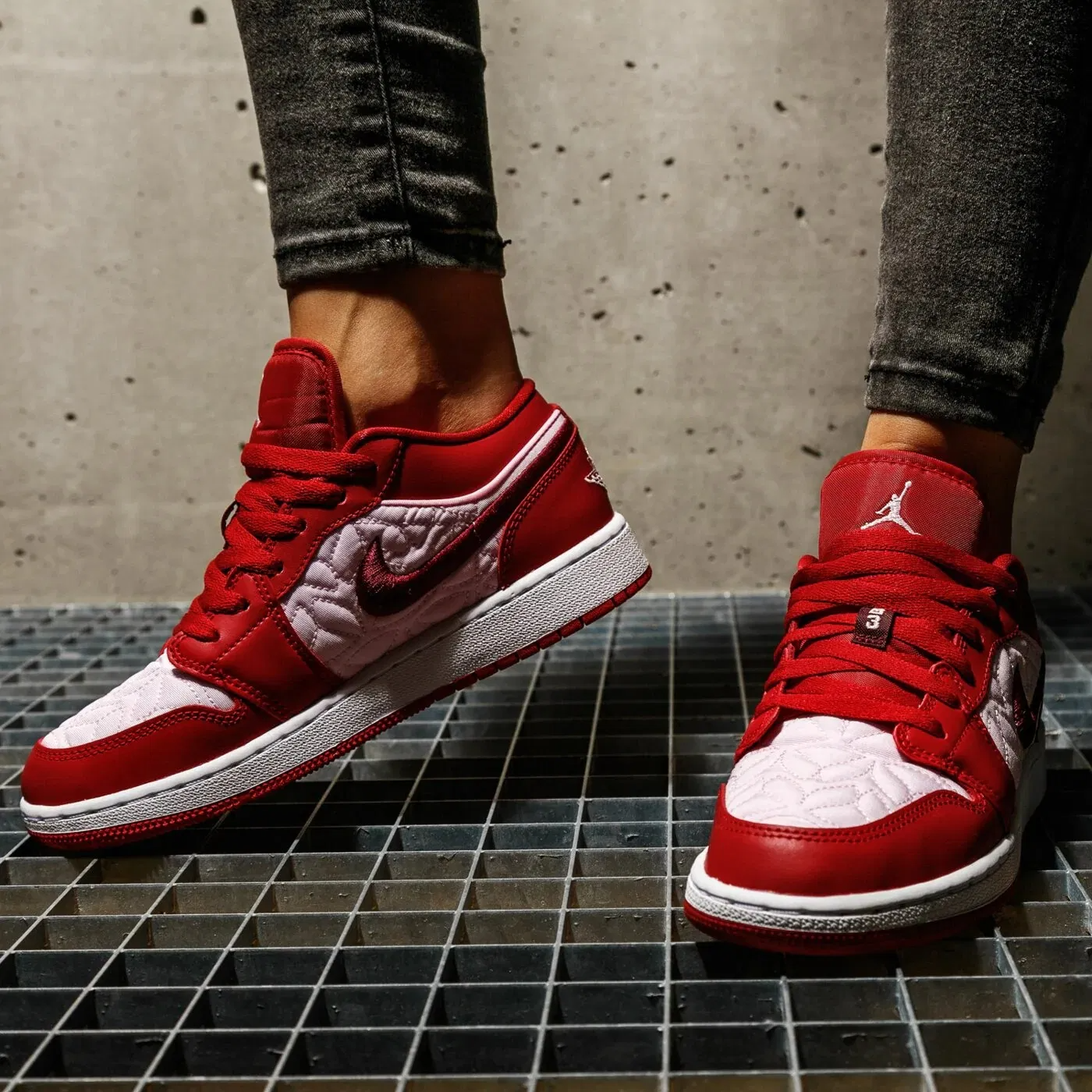 Giày Nike Air Jordan 1 Low SE 'Red Quilt' (GS) DB3621-600 - Ảnh 2