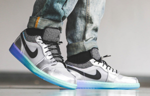 Alternative view of Giày Nike Wmns Air Jordan 1 Low SE 'Metallic Silver Gradient' DJ5199-109