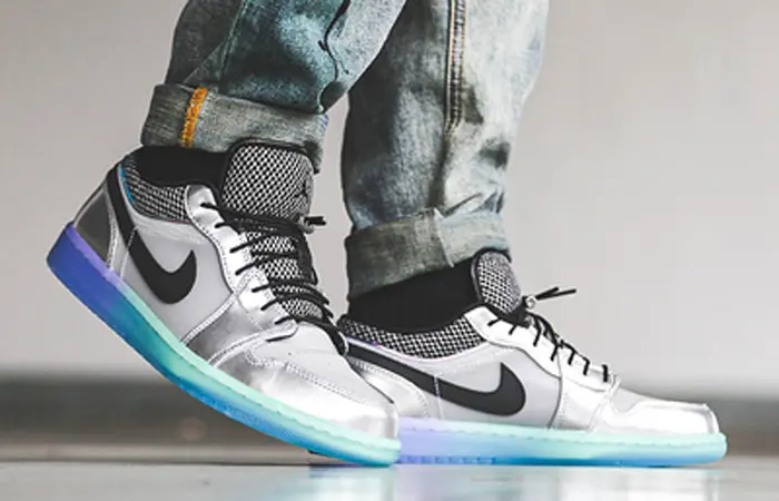 Alternative view of Giày Nike Wmns Air Jordan 1 Low SE 'Metallic Silver Gradient' DJ5199-109