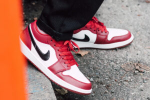 Alternative view of Giày Nike Air Jordan 1 Low 'Noble Red' 553558-604