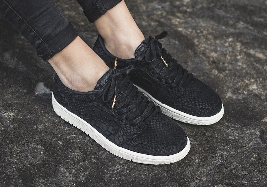 Giày Nike Wmns Air Jordan 1 Retro Low 'Metallic Gold' AH7232-011 - Ảnh 2