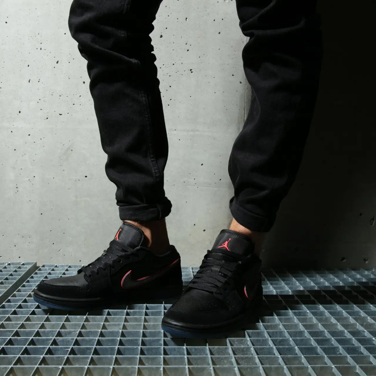 Alternative view of Giày Nike Air Jordan 1 Low Black Red Orbit CK3022-006