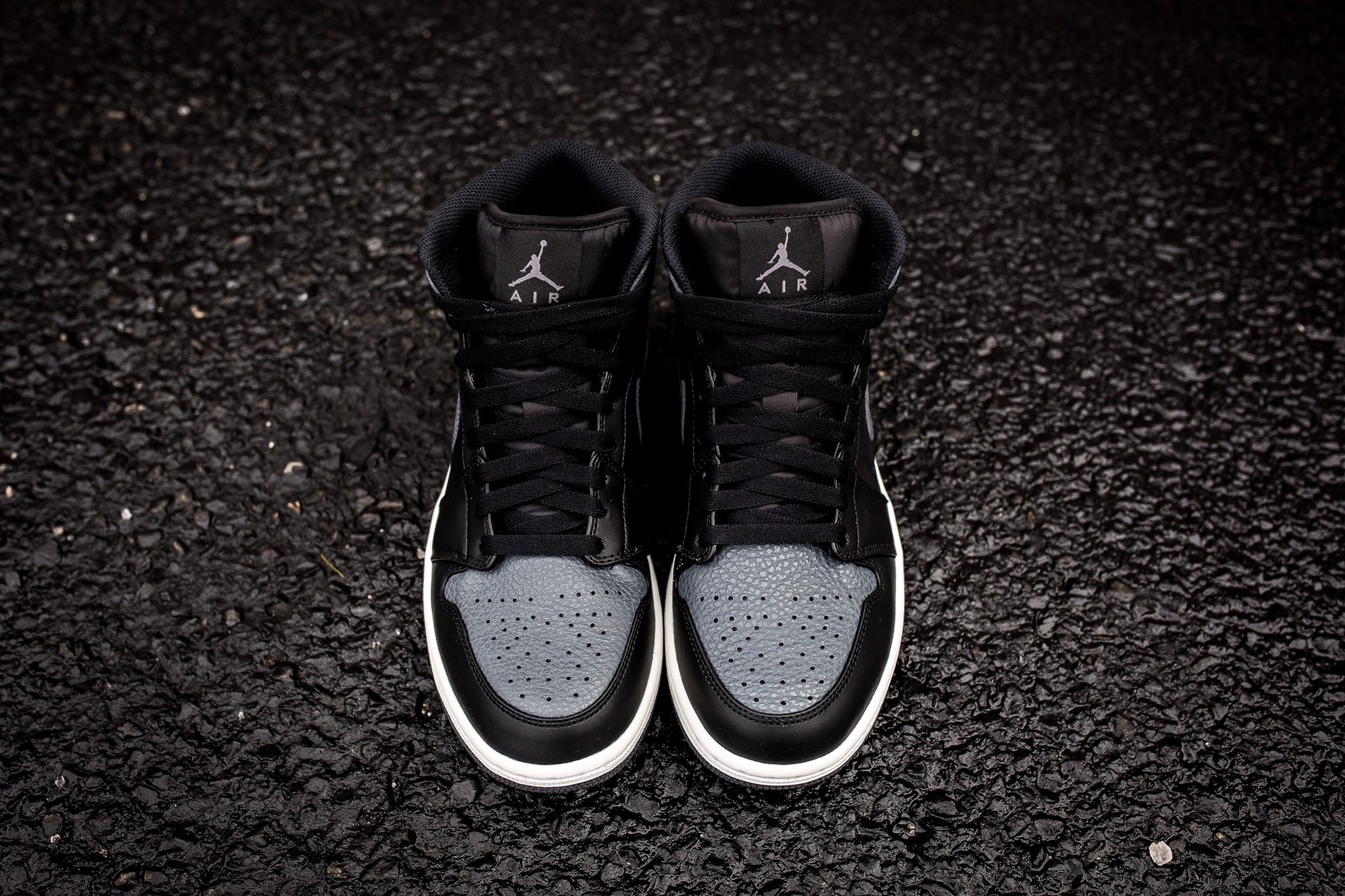 Giày Nike Air Jordan 1 Mid 'Tumbled Leather Grey' 554725-041 - Ảnh 4