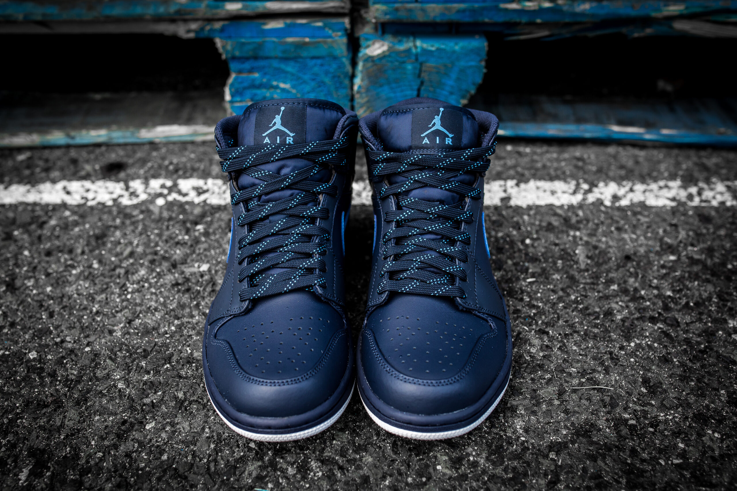 Giày Nike Air Jordan 1 Mid 'Obsidian University' 554724-405 - Ảnh 5