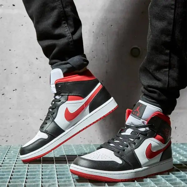 Alternative view of Giày Nike Air Jordan 1 Mid 'Metallic Red' 554724-122