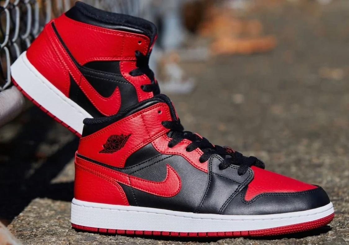 Giày Nike Air Jordan 1 Mid GS 'Banned' 554725-074 - Ảnh 7