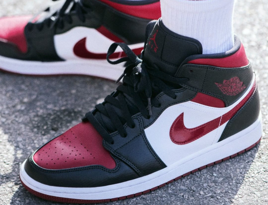 Giày Nike Air Jordan 1 Mid 'Bred Toe' 554724-066 - Ảnh 9