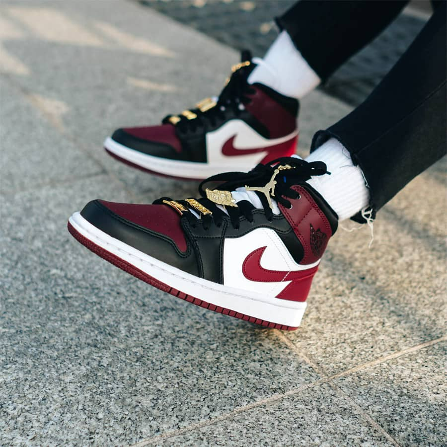 Giày Nike Air Jordan 1 Mid SE 'Gold Pendants' CZ4385-016 - Ảnh 4