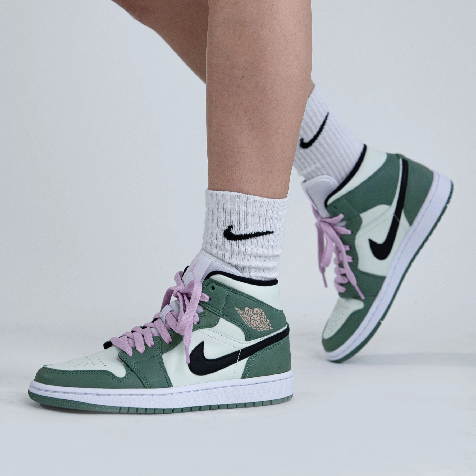 Giày Nike Wmns Air Jordan 1 Mid SE 'Dutch Green' CZ0774-300 - Ảnh 2
