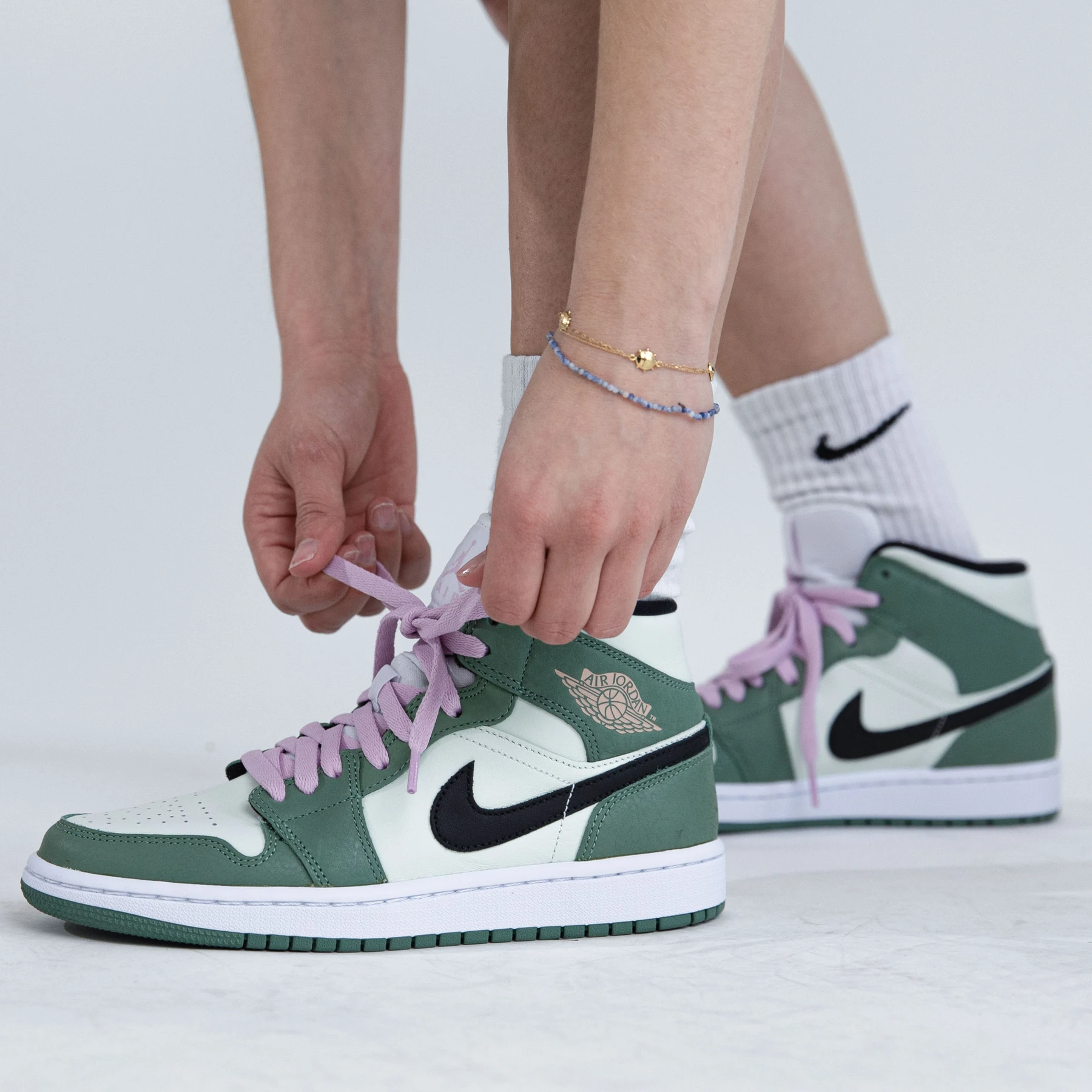 Giày Nike Wmns Air Jordan 1 Mid SE 'Dutch Green' CZ0774-300 - Ảnh 3